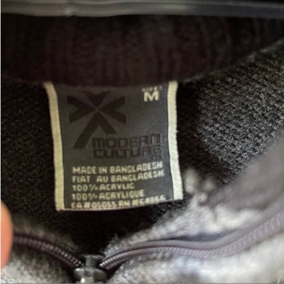 🤑2/$20🤑 Men's Gray Half-Zip Sweater - Picture 4 of 4